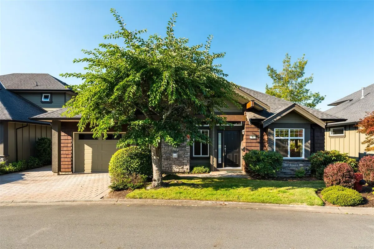 Saanich, BC V8N 6W3,2229 Graduation Pl #9