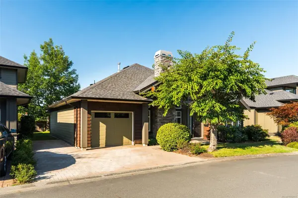 Saanich, BC V8N 6W3,2229 Graduation Pl #9