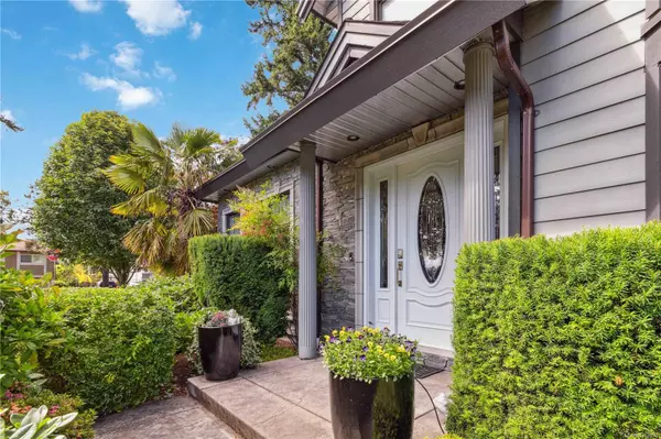 Saanich, BC V8N 3L2,1702 De Sousa Pl