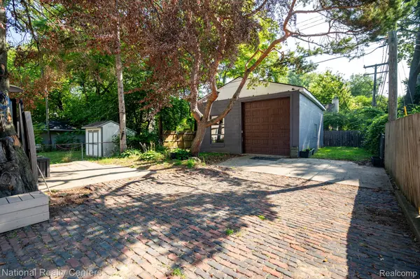 Royal Oak, MI 48067,402 N West ST