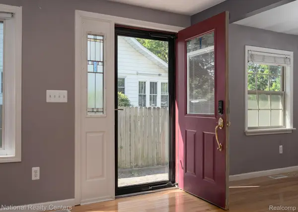 Royal Oak, MI 48067,402 N West ST