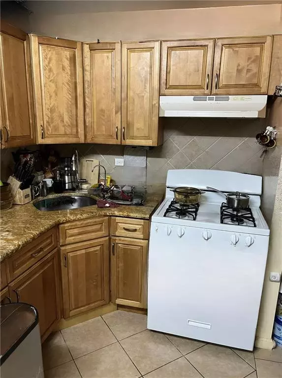 Bronx, NY 10457,2135 Crotona AVE #2B