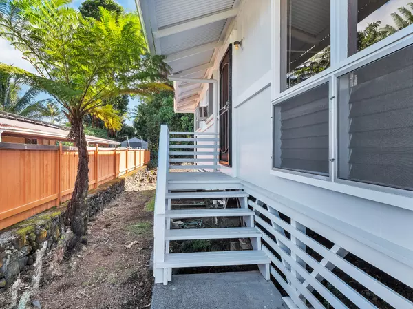 Hilo, HI 96720,27 ULUWAI ST