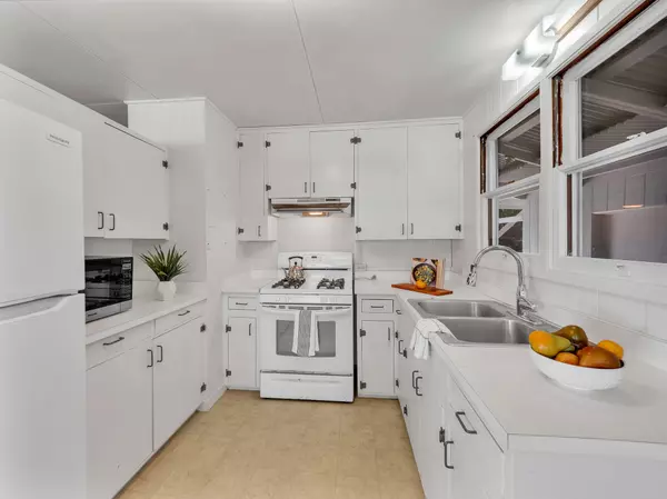 Hilo, HI 96720,27 ULUWAI ST