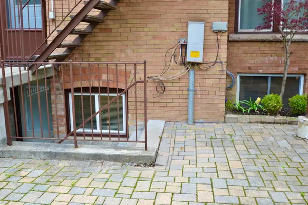 Toronto C02, ON M5R 2S5,180 Madison AVE #Lower