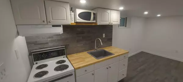 Toronto C04, ON M5N 1G4,74 Burnaby BLVD #Lower 1