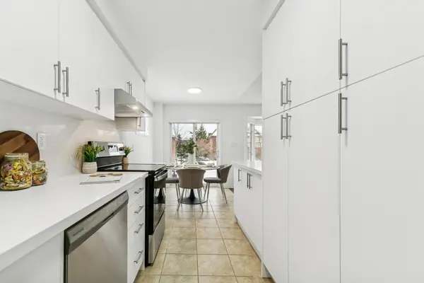 Mississauga, ON L5M 0A5,3950 Erin Centre BLVD #45