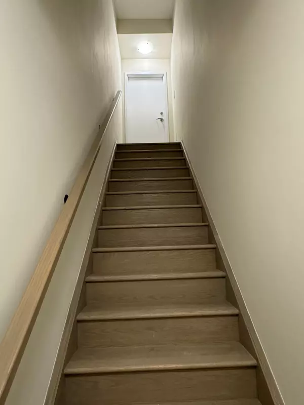 Milton, ON L9E 1N4,1577 Rose WAY #416