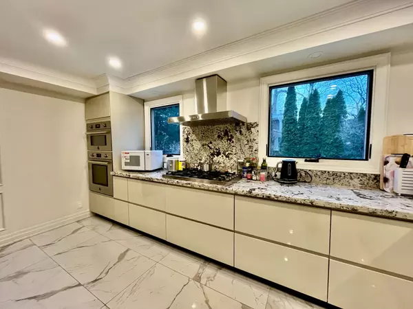 Oakville, ON L6J 5R7,271 Lawson ST