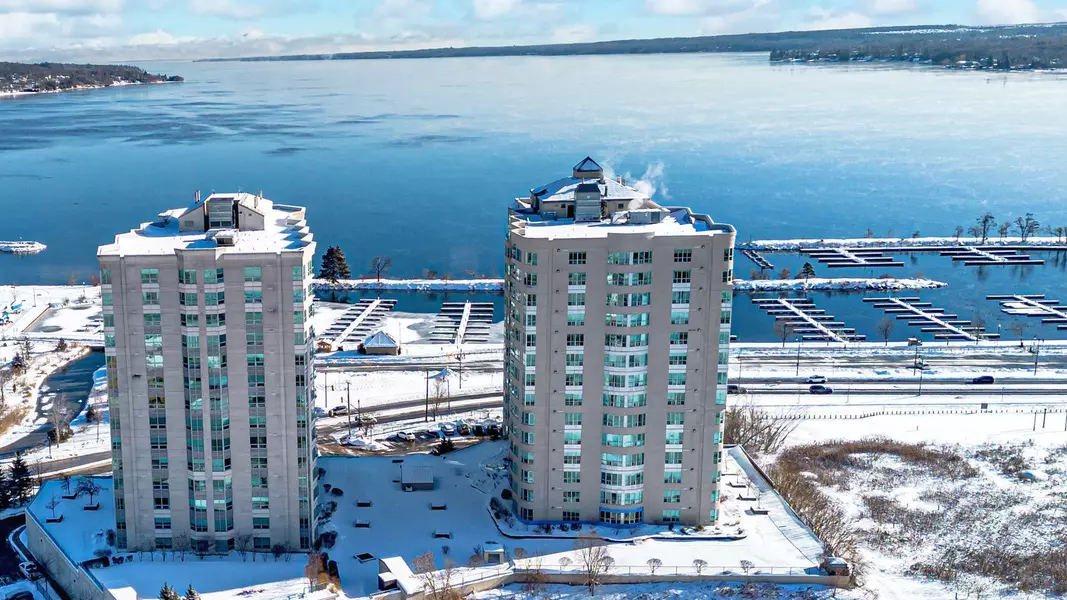 2 Toronto ST #PH2/3, Barrie, ON L4N 9R2