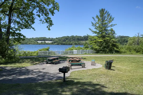 Traverse City, MI 49686,1554 Simsbury ST