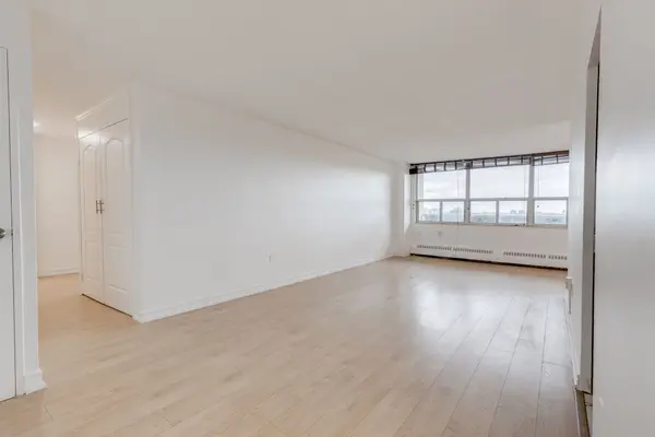 270 Palmdale DR #1704, Toronto E05, ON M1T 3N8