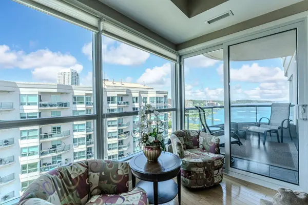 Barrie, ON L4N 9R2,2 Toronto ST #PH2/3