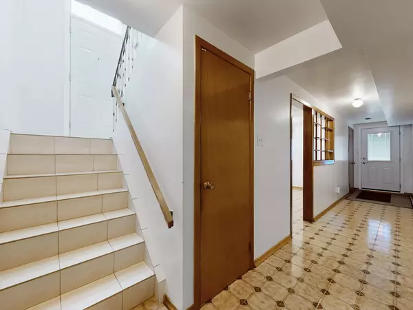 Toronto W05, ON M9M 1K8,26 Starview DR #Lower