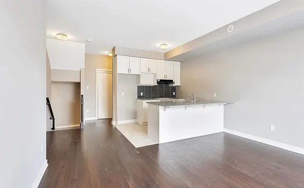 Manor Park - Cardinal Glen And Area, ON K1K 5C5,622 MISHI Private