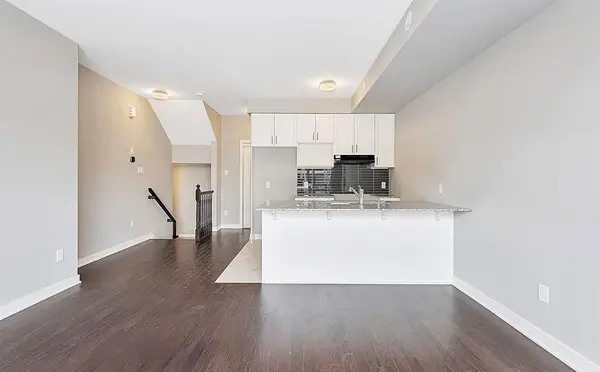 Manor Park - Cardinal Glen And Area, ON K1K 5C5,622 MISHI Private