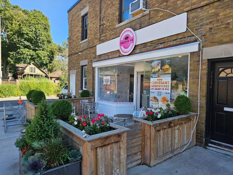 1639 Bayview AVE, Toronto C11, ON M4G 3B5