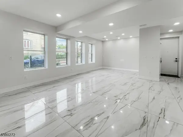 Jersey City, NJ 07305,285 Lembeck Ave #R