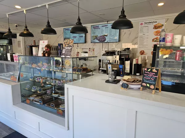 Toronto C11, ON M4G 3B5,1639 Bayview AVE