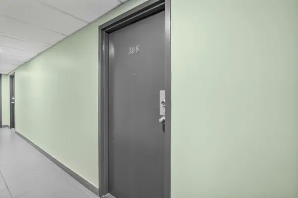 Mississauga, ON L5C 2T7,1050 Stainton DR #308