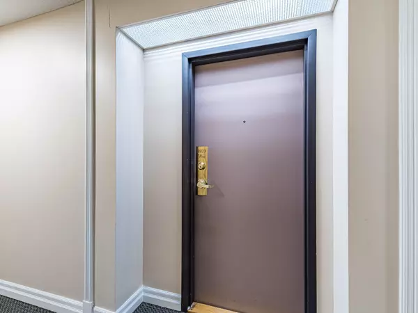 Brampton, ON L6Y 4S5,30 Malta AVE #1809