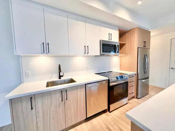 Innisfil, ON L9S 0R6,333 Sunseeker AVE #515