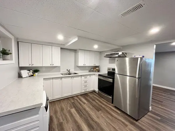 Kitchener, ON N2M 2Z2,4 Fernwood PL #Lower