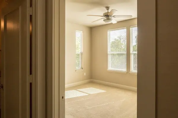 Dallas, TX 75208,801 N Bishop Avenue #1-308