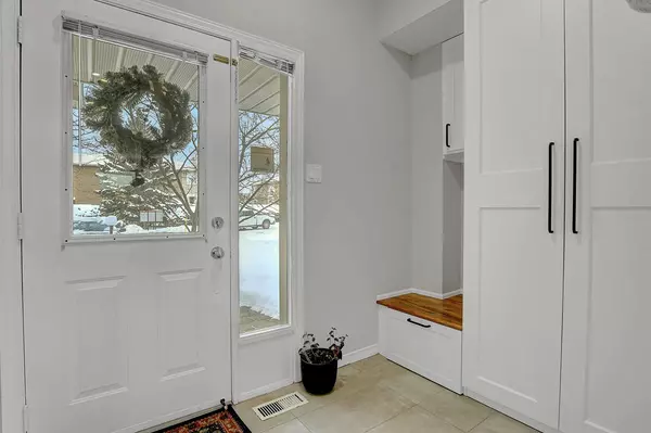 Barrhaven, ON K2J 4B2,15 Willwood CRES