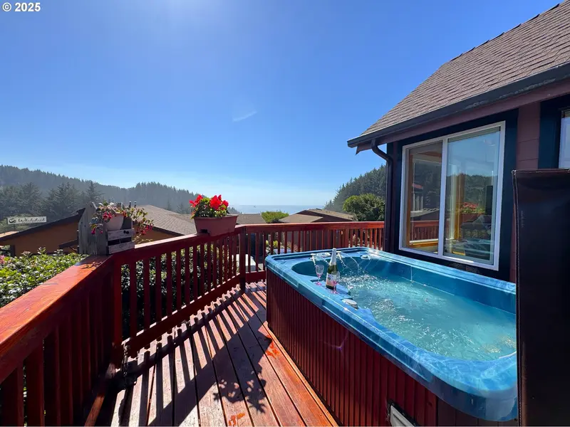 19921 WHALESHEAD RD #I    2, Brookings, OR 97415