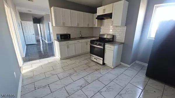 Newark City, NJ 07103,426 S 9Th St