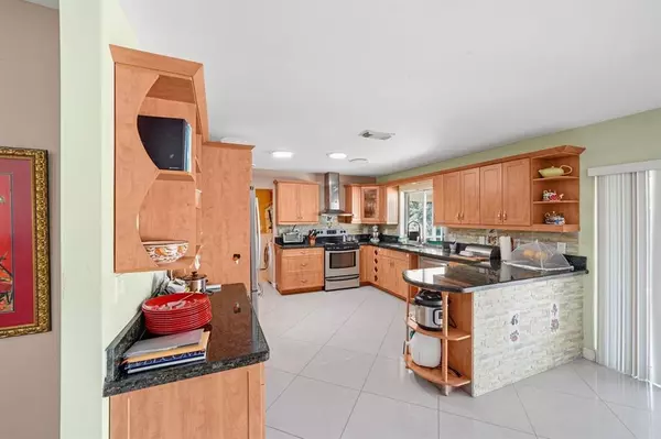 Tamarac, FL 33319,6207 Royal Poinciana Ln