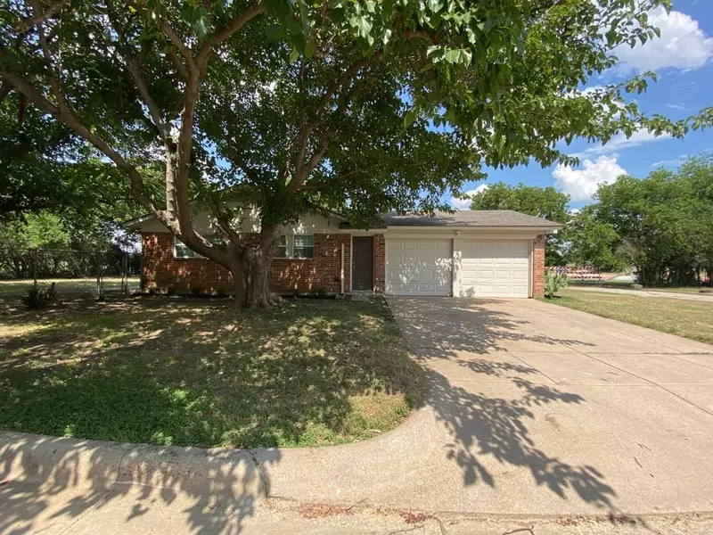 6166 Jennie Drive, Fort Worth, TX 76133