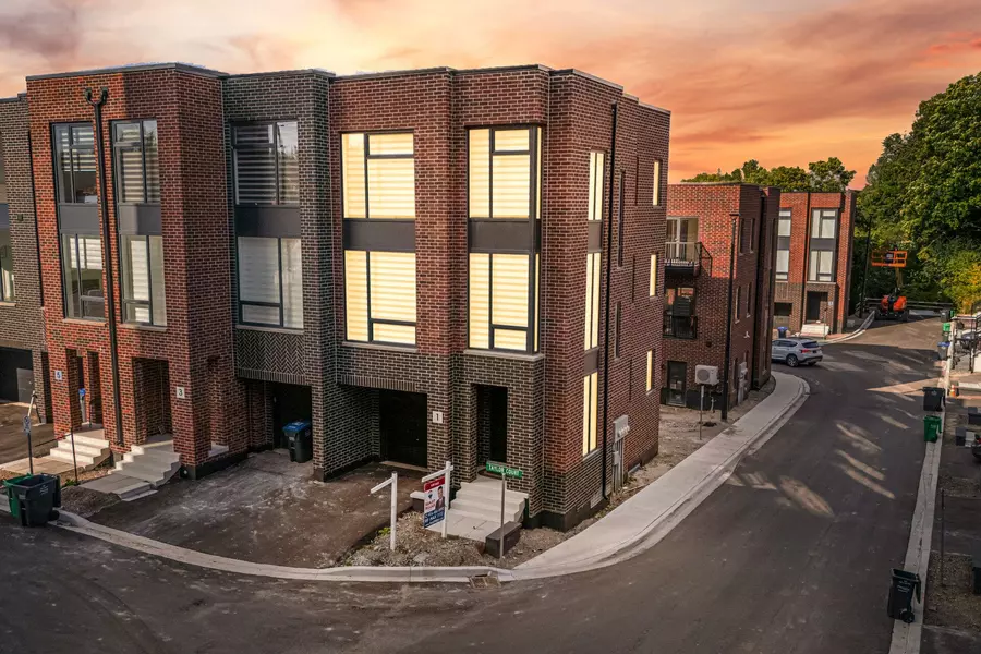 1 Taylor CT, Caledon, ON L7E 4L2