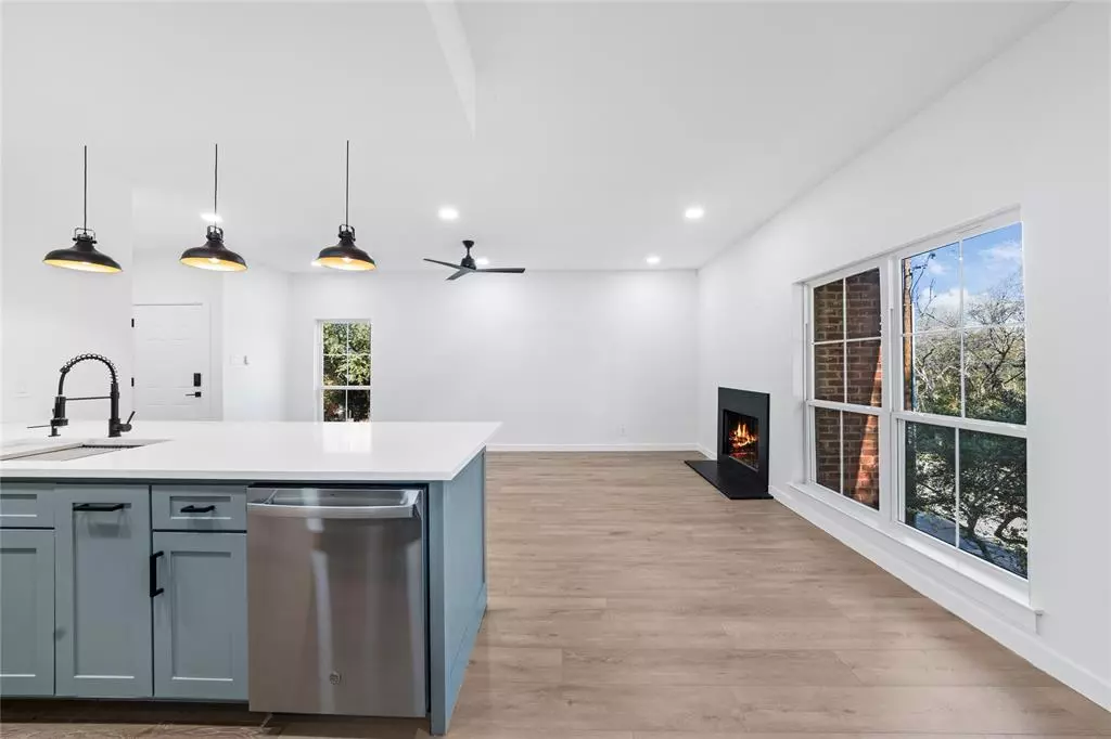 Dallas, TX 75231,8601 Park Lane #121