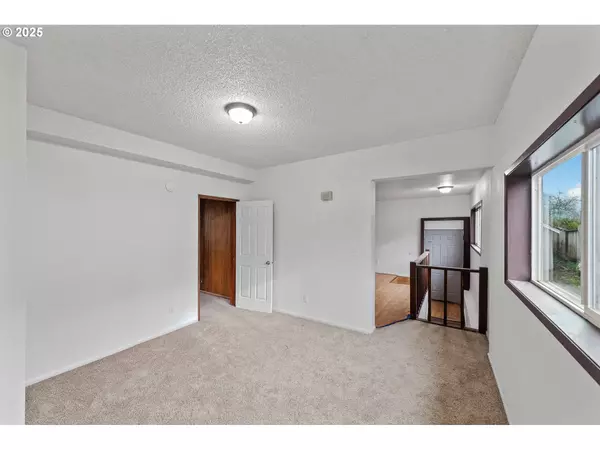 Coos Bay, OR 97420,1392 N 8TH ST