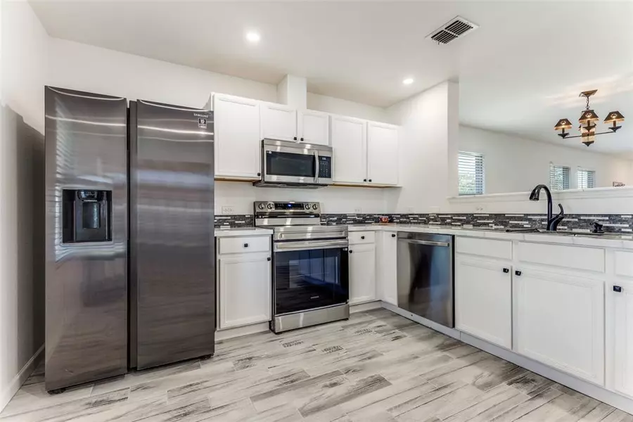 1112 Day Dream Drive, Fort Worth, TX 76052