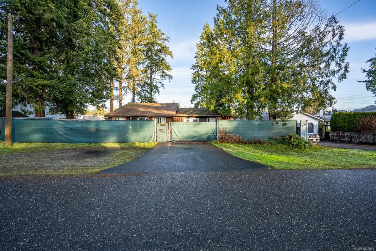 Comox, BC V9M 4C6,1576 Owen Rd