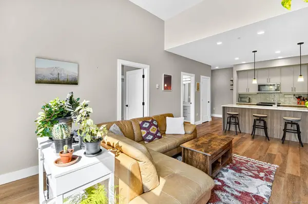 Tofino, BC V0R 2Z0,700 Yew Wood Rd #302