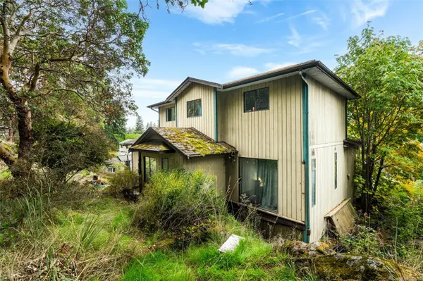 Langford, BC V9B 4Y1,2486 Jeanine Dr