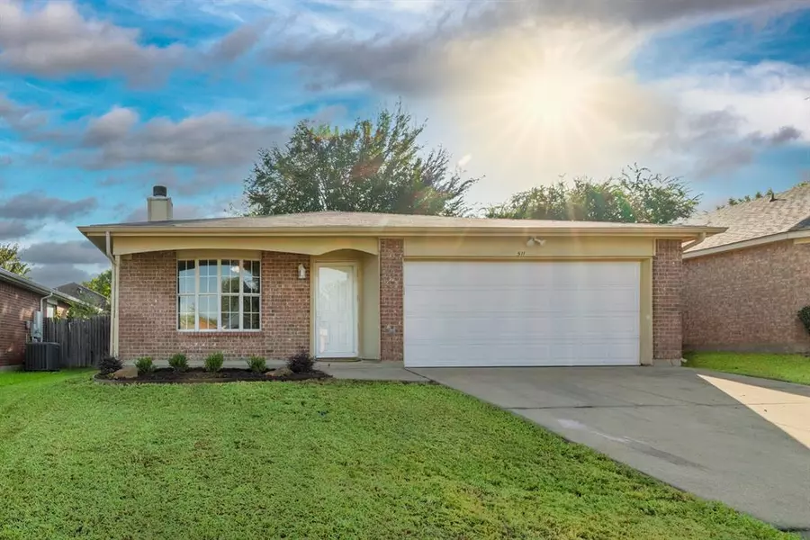 511 Hollyberry Drive, Mansfield, TX 76063
