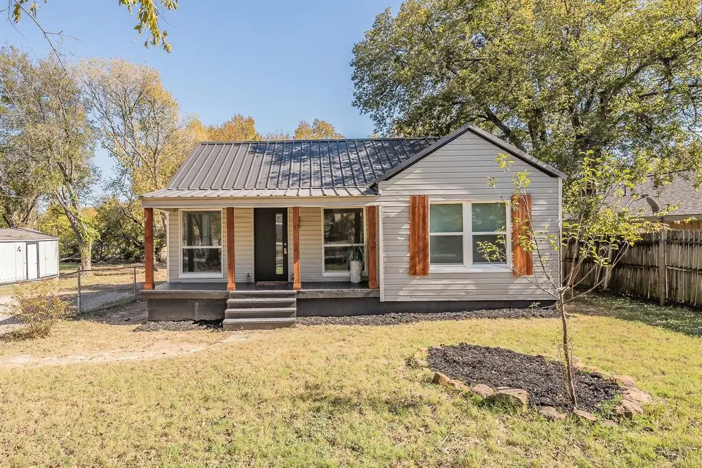 Weatherford, TX 76086,213 S Line Street