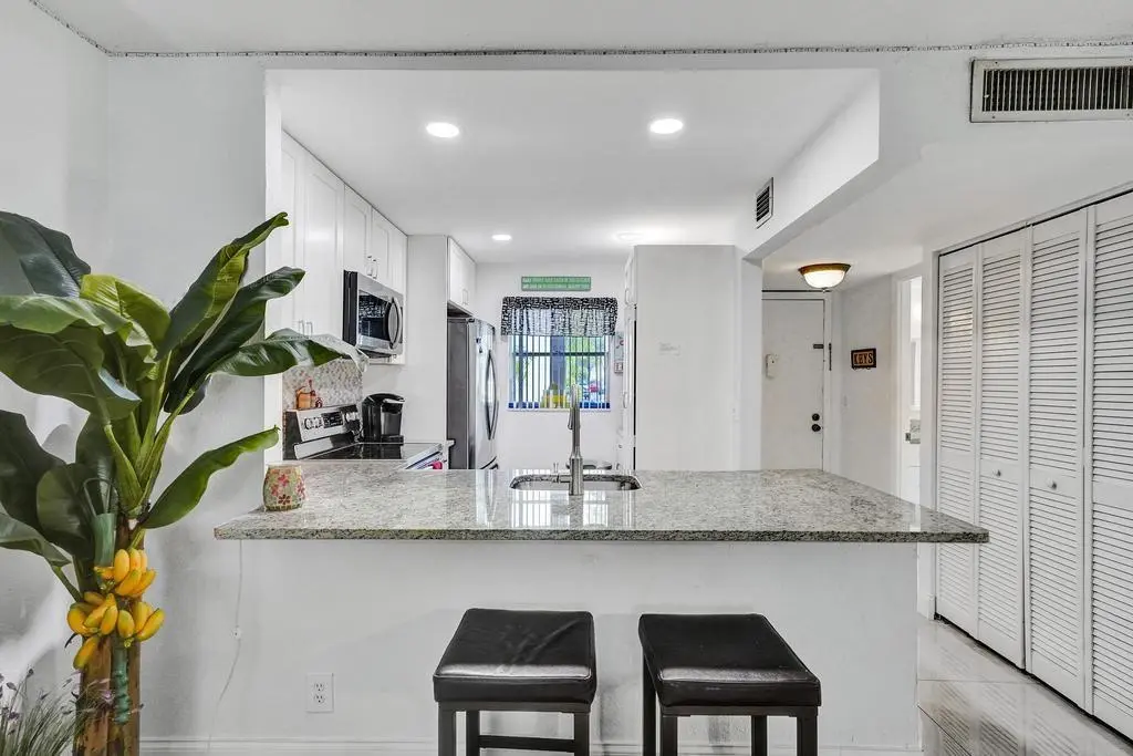 Margate, FL 33063,3060 Holiday Springs Blvd #106