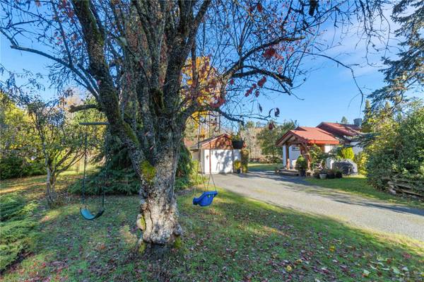 681 Turner Rd, Parksville, BC V9P 1T7