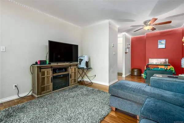 Courtenay, BC V9N 3R9,1050 Braidwood Rd #207