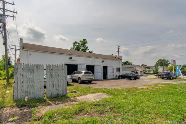 5788 Van Dyke ST, Detroit, MI 48213