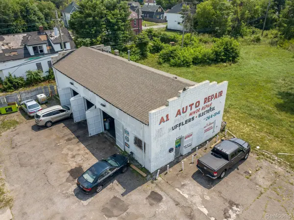 5788 Van Dyke ST, Detroit, MI 48213