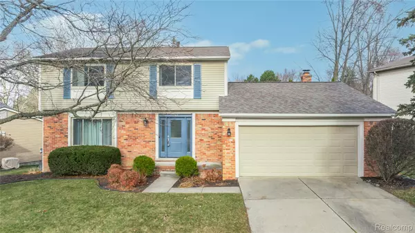 864 Dressler LN, Rochester Hills, MI 48307