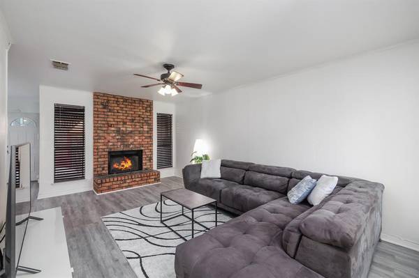 2405 Long Ridge Lane, Arlington, TX 76014