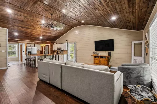 Ivanhoe, TX 75447,720 County Road 2220